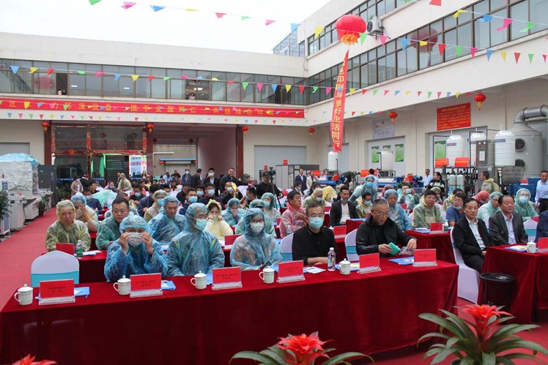 交流會會場一角,與會人員聚精會神聽講