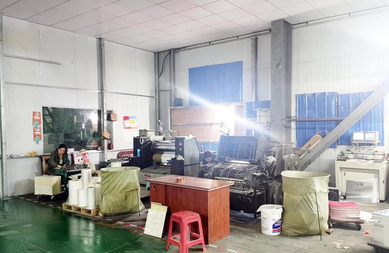 全自動(dòng)和半自動(dòng)覆膜機(jī)和不干膠劃線機(jī)