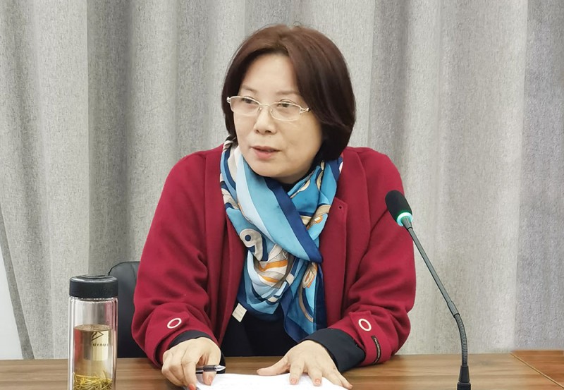 商會副會長庾萍在會上發(fā)言